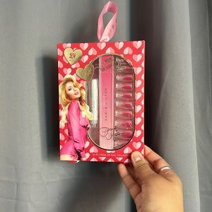 ❗️SOLD ❗️Paris Hilton Press on Nails